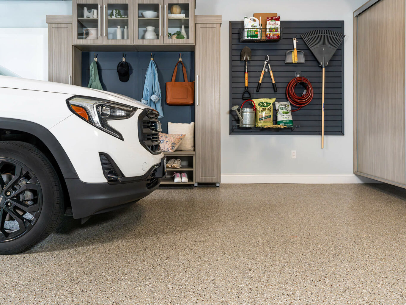 gecko-residential-20240530_Penntek_Modern Garage-024